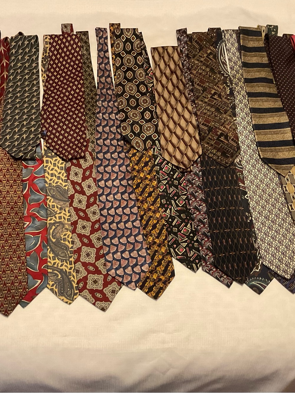 Mixed LOT of 35 Neck Ties Various Brands & Designs - Picture 2 of 5